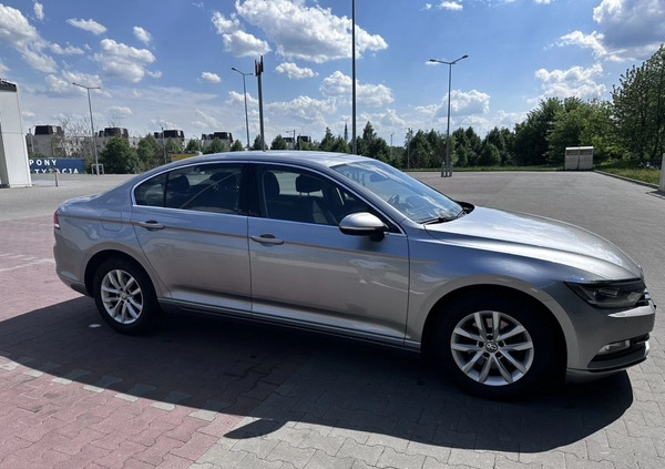 Volkswagen Passat cena 68300 przebieg: 135500, rok produkcji 2018 z Częstochowa małe 326